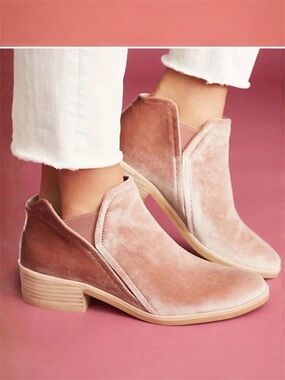 Dolce Vita Tay Ankle Boots in Rose Velvet Size 6